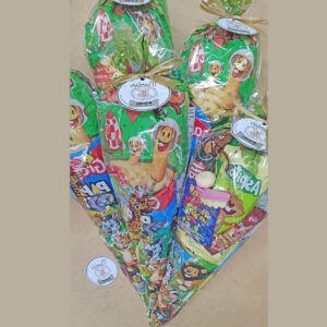 Conos de chuches medianos personalizados con etiqueta de comunión y lazo dorado