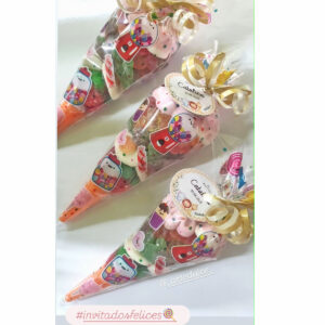 conos de chuches para bautizo con gominolas surtidas