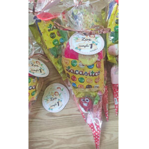 Cono de chuches personalizado con etiqueta de cumpleaños