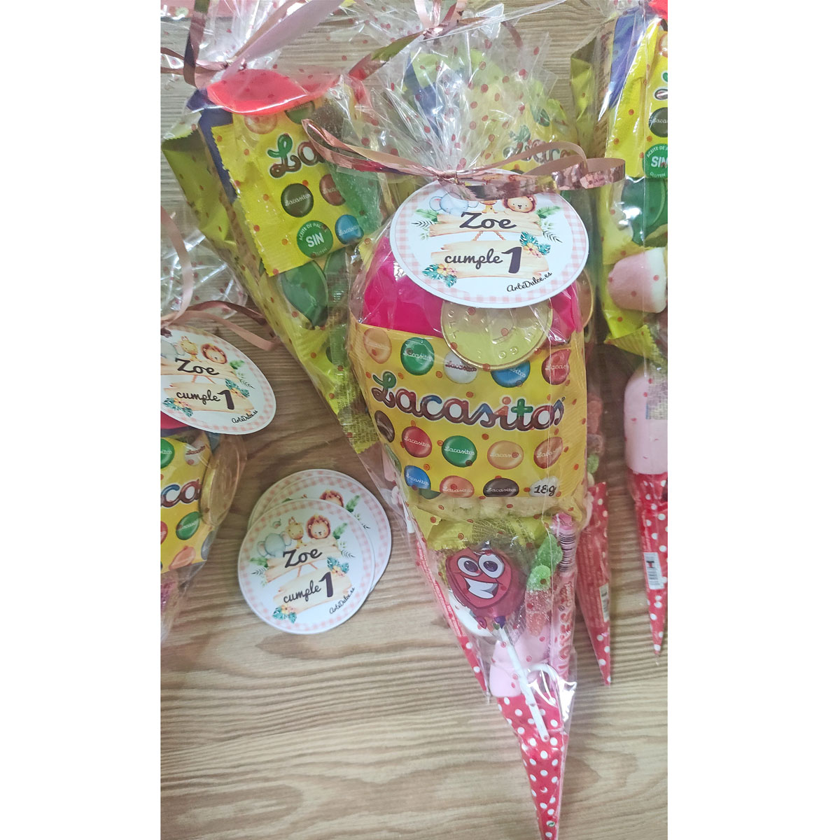 Cono de chuches personalizado con etiqueta de cumpleaños