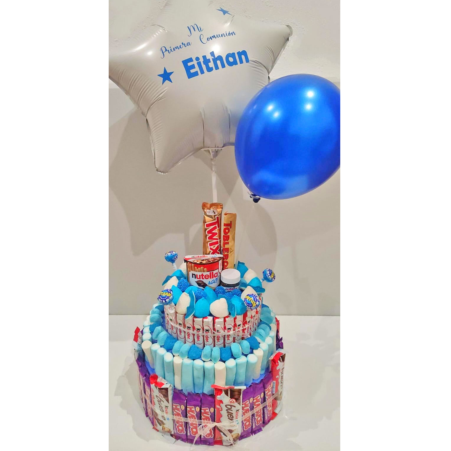 tarta de chuches y chocolates con gominolas y bombones