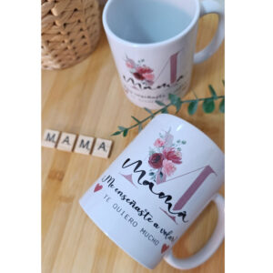 Taza mamá con flores y frase emotiva para regalo Día de la Madre