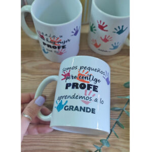 taza personalizada para profesor con huellas de colores
