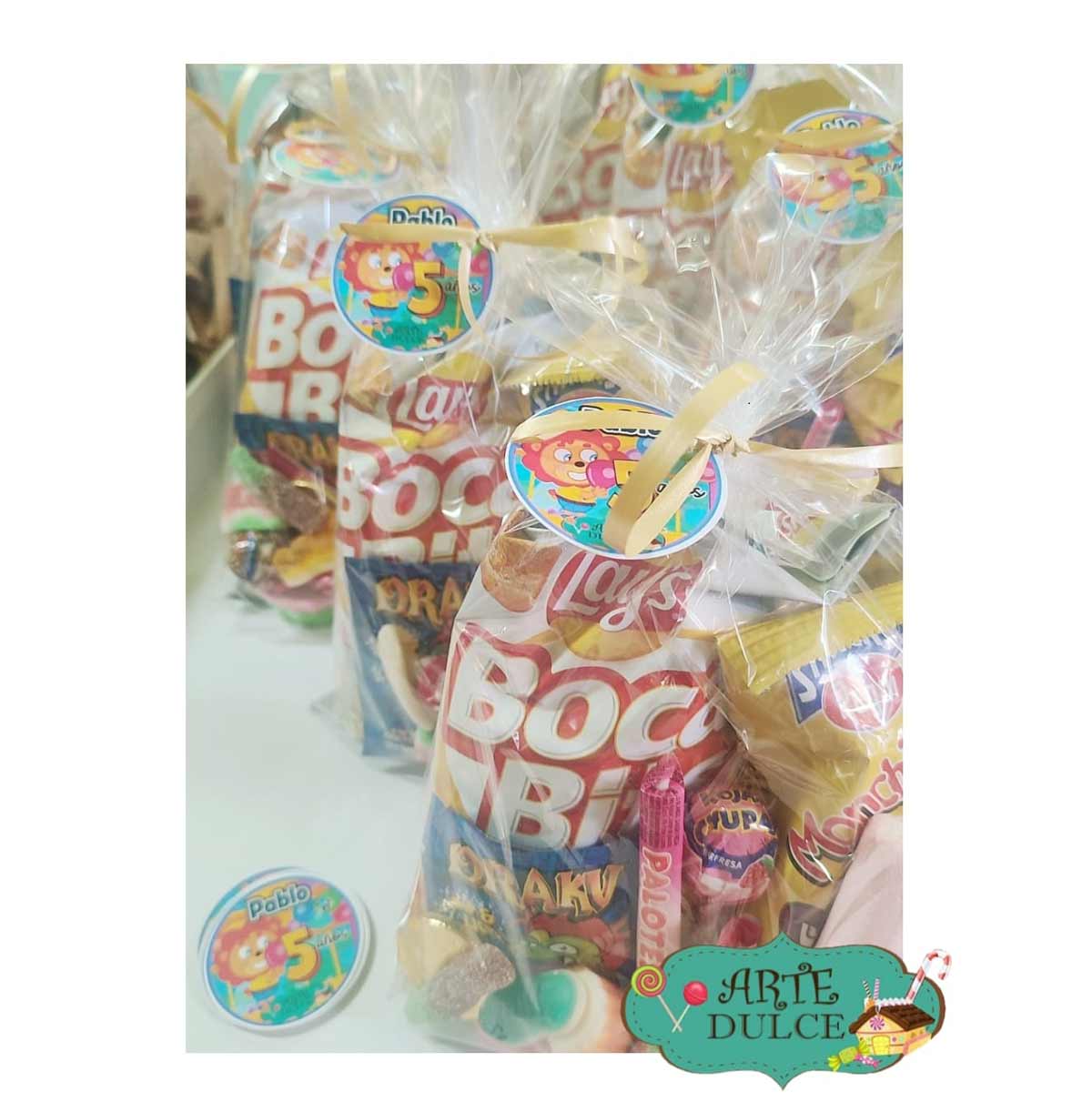 Golosinas y snacks de las bolsas de chuches personalizadas para cumpleaños