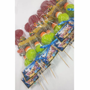 brochetas de chuches fortnite personalizadas con etiqueta con nombre y lazo azul para cumpleaños gamer