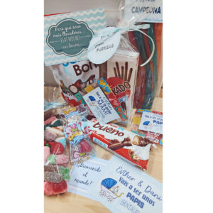 Caja regalo bebé con chocolates, chuches y mensajes personalizados para nuevos papás