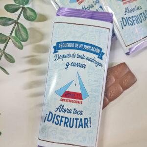 tableta de chocolate personalizada para jubilación con mensaje “Después de tanto madrugar y currar, ahora toca disfrutar”