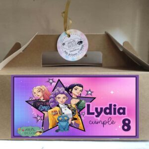 Caja de cumpleaños guerreras personalizada con nombre y edad