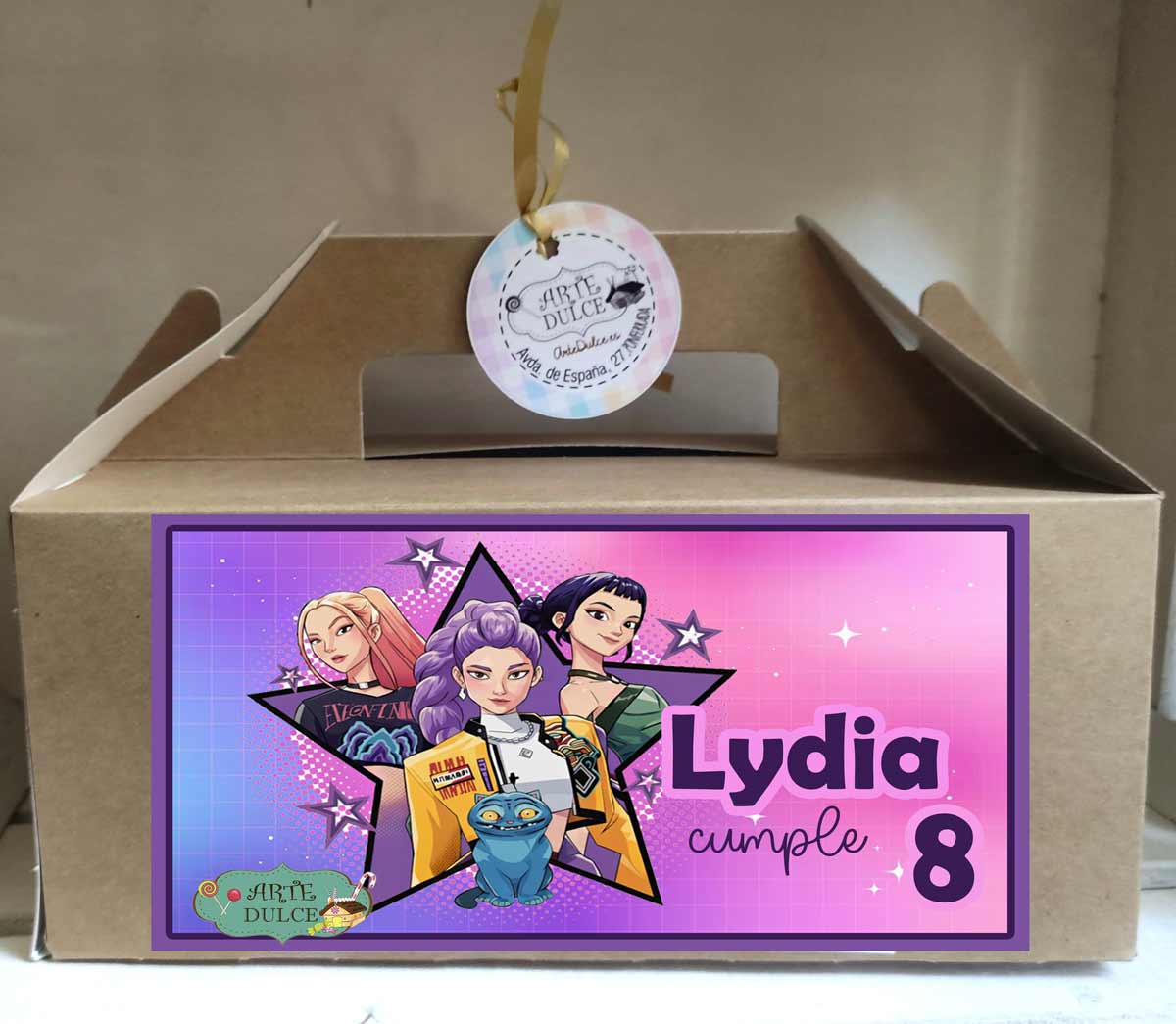 Caja de cumpleaños guerreras personalizada con nombre y edad