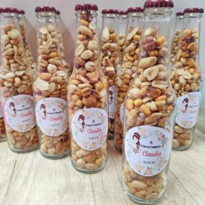 Botellín de cóctel de frutos secos personalizado como detalle de comunión