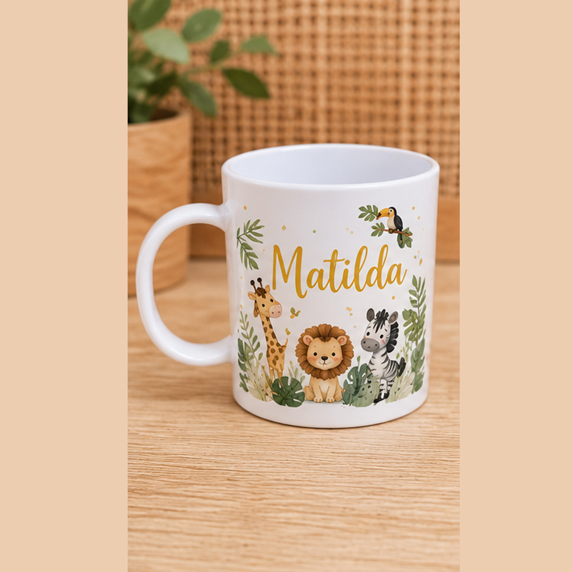 Taza de plástico personalizada infantil temática Safari con nombre Matilda.